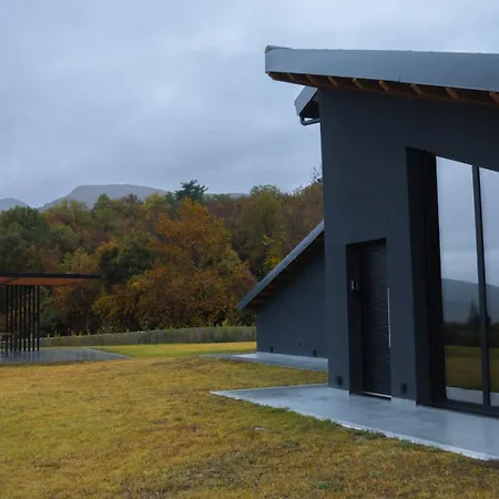 Lalo Retreat 아파트호텔 3*