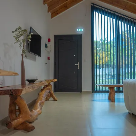 Lalo Retreat 아파트호텔 3*